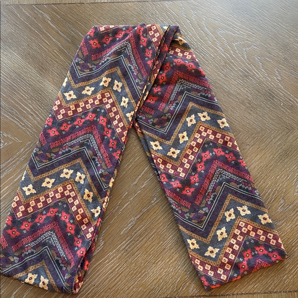 Geometric Patterned Infinity Scarf - Picture 3 of 4